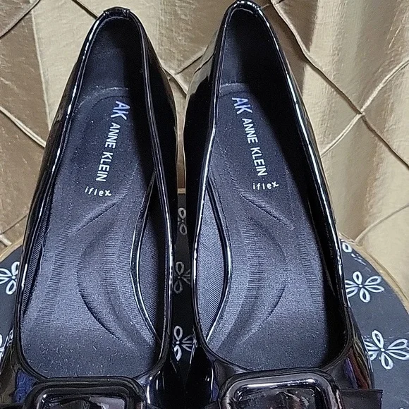 VGUC- Anne Klein ‘Bentley’ Buckle Block Heel Pump - Picture 6 of 13